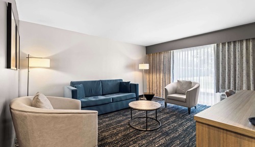 Two Room King Suite, Pool View, Accessible