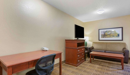 Deluxe Studio, 1 Queen Bed with Sofa bed, Non Smoking