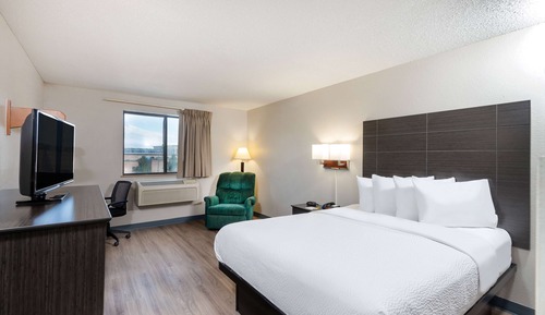 Room, 1 Queen Bed, Accessible, Non Smoking (Tub with Grab Bars)
