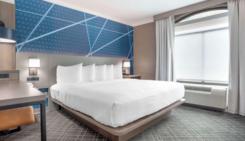 Suite, 1 King Bed with Sofa bed, Non Smoking