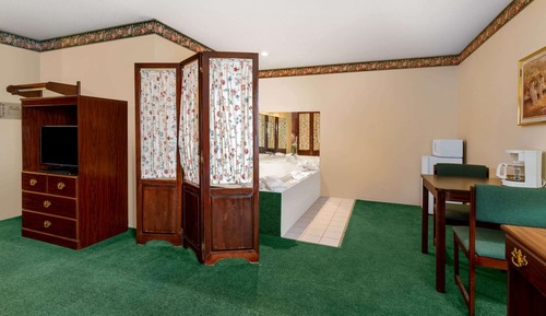 Studio Suite, 1 King Bed, Non Smoking