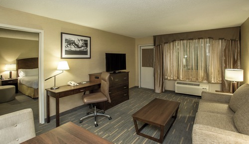 Suite, 1 King Bed with Sofa bed, Accessible Bathtub, Pool View (Jetted Tub)