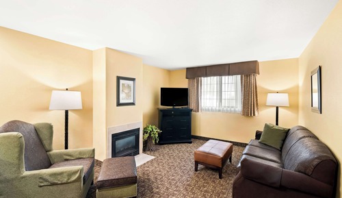 Suite, 1 King Bed, Non Smoking, Kitchenette