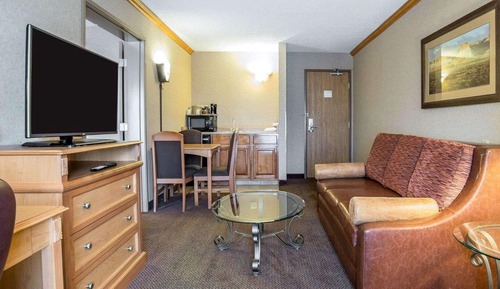 Suite, 1 King Bed with Sofa bed, Non Smoking