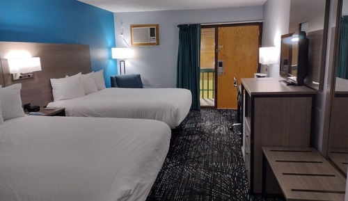 Room, 2 Queen Beds, Non Smoking, Pool View