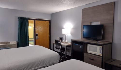 Room, 2 Queen Beds, Non Smoking, Poolside