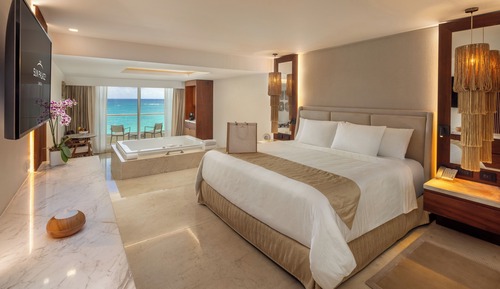 Superior Honeymoon Suite Ocean View - King Size Bed
