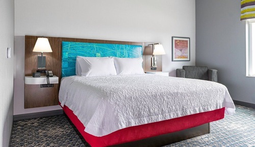 Room, 1 King Bed, Accessible (Roll-In Shower, Mobility & Hearing)
