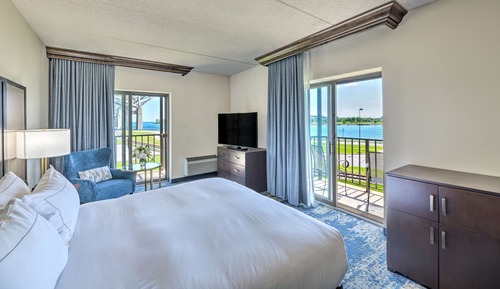 Premium Room, 1 King Bed, River View, Corner