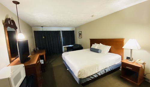 Standard Room, 1 King Bed, Patio or Balcony, River View