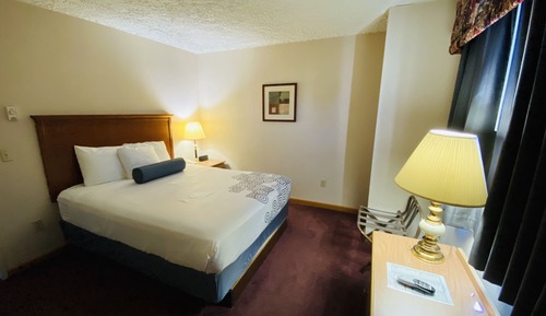 Standard Room, 1 Queen Bed, Patio or Balcony, River View