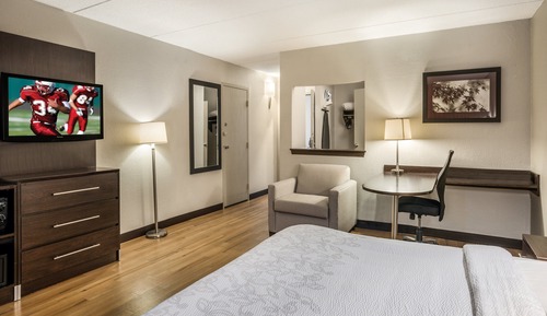 Superior Room, 1 King Bed (Spacious, Smoke Free)
