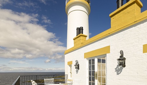 Suite (Lighthouse)