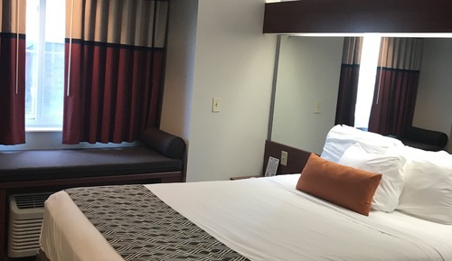 Standard Room, 1 Queen Bed, Accessible, Non Smoking