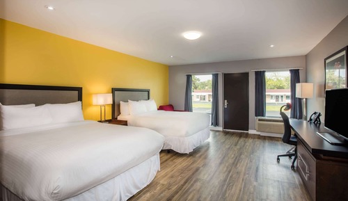 Room, 2 Queen Beds, Non Smoking, Lakeside (First Floor)