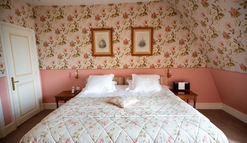 Deluxe Double Room, Ensuite, Garden View (Marguerite De Navarre )