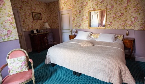 Classic Double Room, Ensuite, Courtyard View (Monsieur De Coligny)