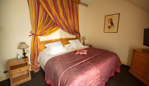 Classic Double Room, Ensuite, Courtyard View (Duchesse du Maine)