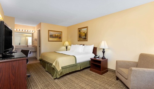 Standard Room, 1 King Bed, Accessible, Non Smoking