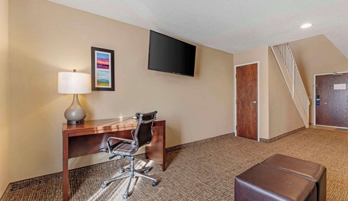 Suite, 1 King Bed, Non Smoking (with Wet Bar)