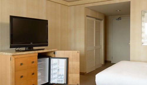 Superior Room, 2 Queen Beds (Levi Stadium View)