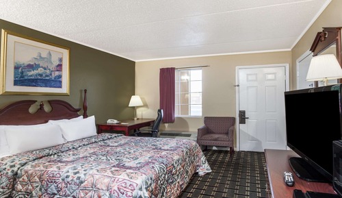 Standard Room, 1 Queen Bed, Smoking