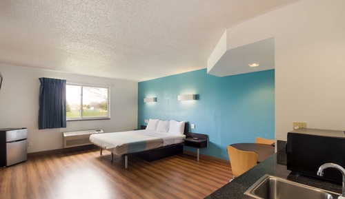 Deluxe Room, 1 King Bed, Non Smoking, Refrigerator & Microwave