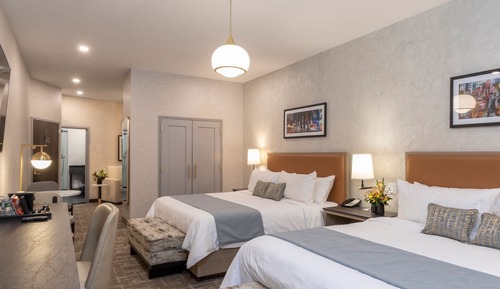 Deluxe Junior Suite, 2 King Beds 