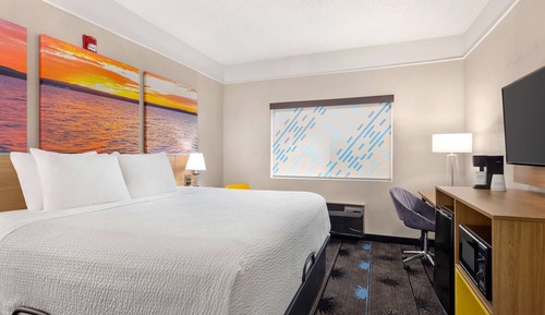 Standard Room, 1 King Bed, Accessible