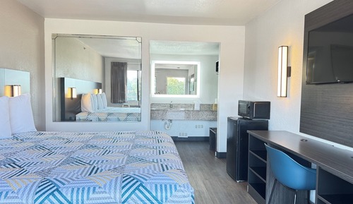 Standard Room, 1 King Bed, Non Smoking, MicroFridge