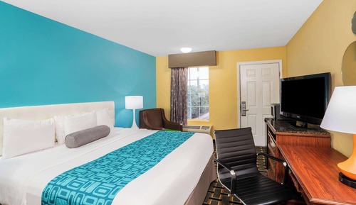 Standard Room, 1 King Bed, Accessible, Non Smoking