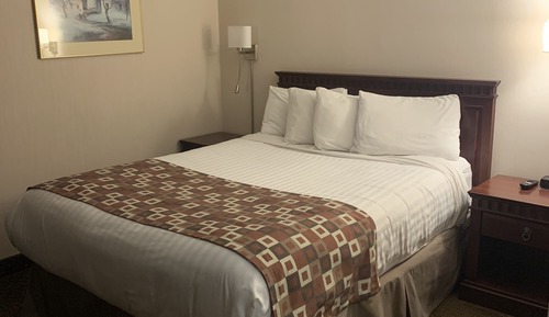 Basic Room, 1 Queen Bed