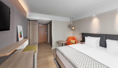 Standard Room, 1 King Bed