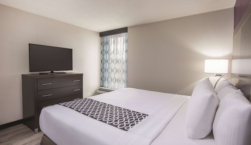 Suite, 1 King Bed, Non Smoking (1 Bedroom)
