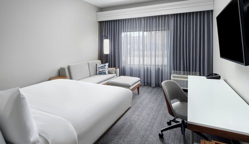 Room, 1 King Bed (Mobility/Hearing Accessible, Tub)