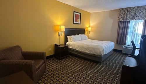 Standard Room, 1 King Bed, Accessible Bathtub