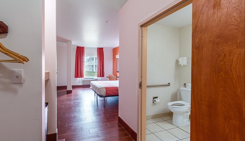 Standard Room, 1 King Bed, Accessible, Non Smoking