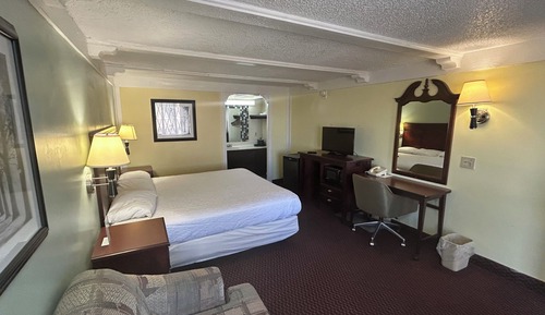 Room, 1 King Bed, Smoking