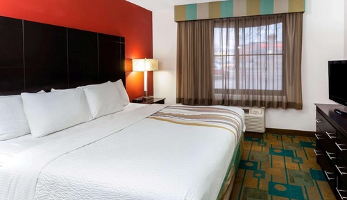 1 Room Suite, 1 King Sized Bed, Sofa Sleeper, MW/RF, ADA TUB