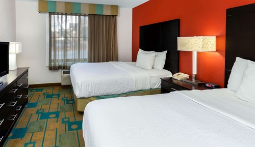 2 Room Suite, 2 Full Sized Beds, Sofa Sleeper, MW/RF, ADA Tub
