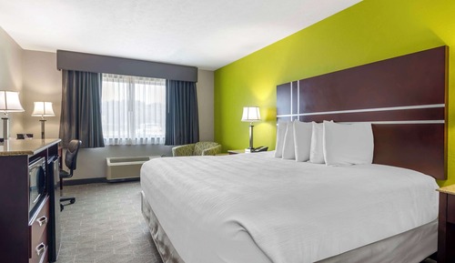 Standard Room, 1 King Bed, Accessible, Bathtub