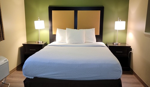 Deluxe Studio, 1 Queen Bed with Sofa bed, Non Smoking
