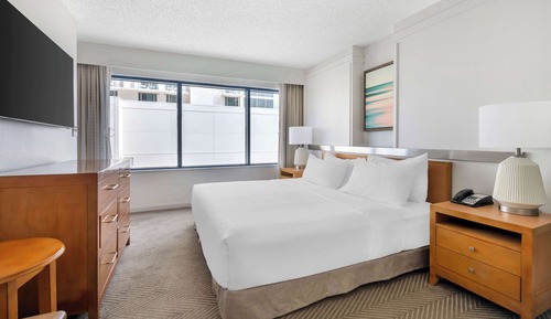 1 BEDROOM OCEAN VW KG SUITE W/ACC HR AND RIS
