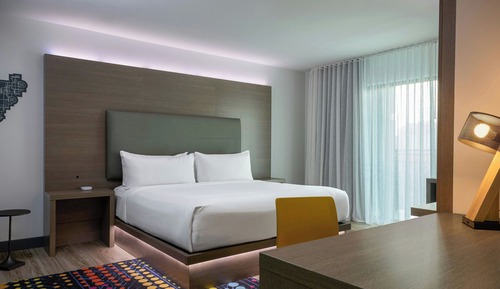 Chic, Room, 1 King Bed, Non Smoking, Pool View