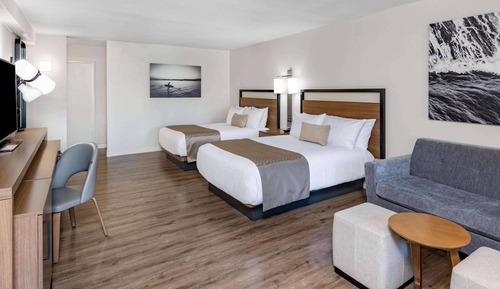 Deluxe Room, Multiple Beds, Non Smoking