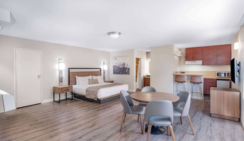 Executive Suite, 1 King Bed with Sofa bed, Non Smoking, Kitchen