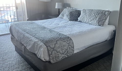Standard Room, 1 Queen Bed, Balcony
