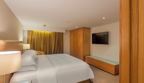 Premium Room, 1 King Bed, Club Lounge Access