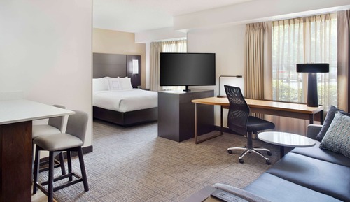 Studio, 1 Queen Bed with Sofa bed, Accessible (Mobility Tub)