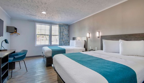 Deluxe Room, 2 Queen Beds, Non Smoking, Refrigerator & Microwave